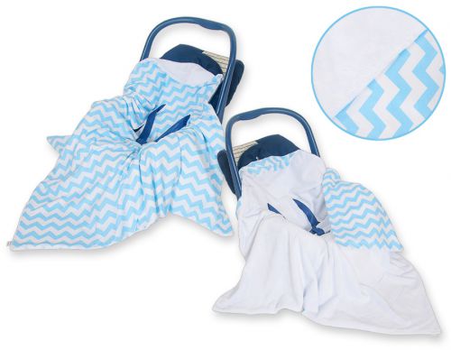 Big double-sided car seat blanket for babies - Chevron blue-white