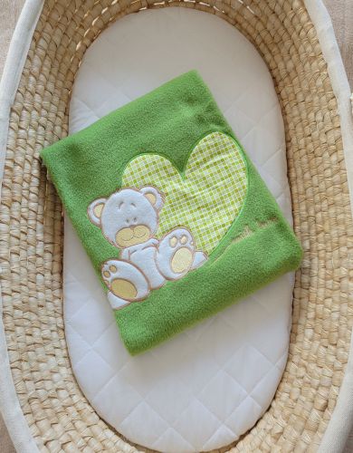 Polar fleece blanket for babies - Milo- Teddy Bear with Heart green